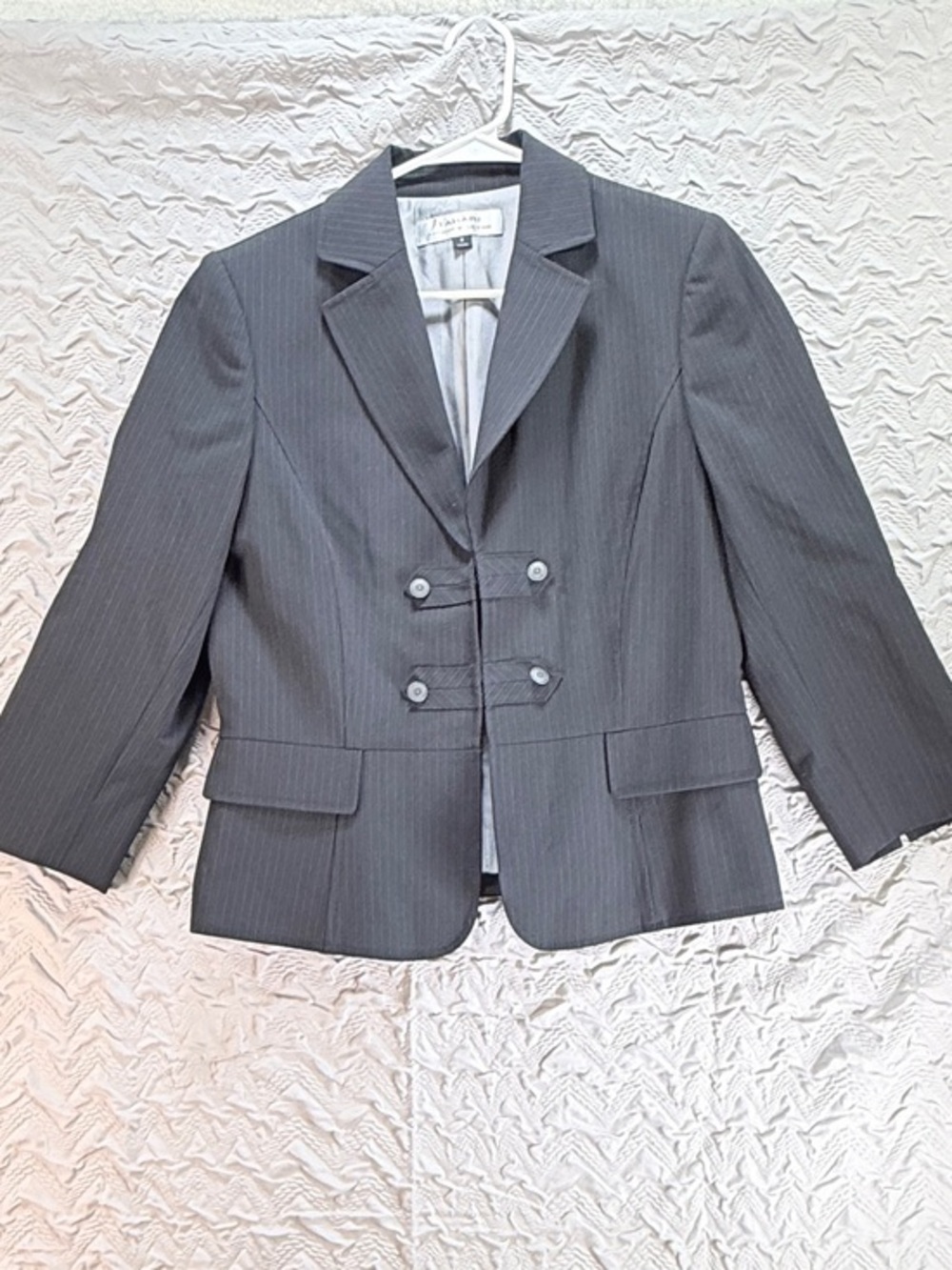 Tahari Arthur S. Levine Gray Pinstripe Blazer Women’s Size 8 Small Toggle Front